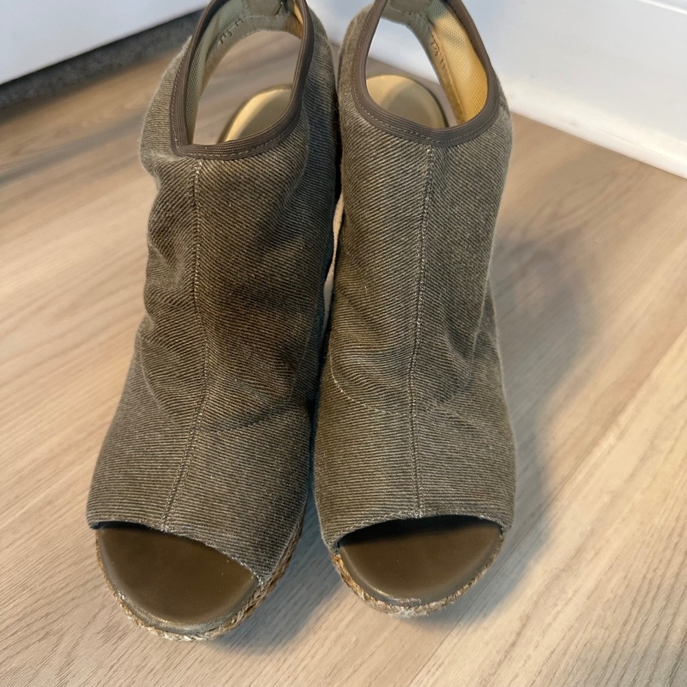 Stuart Weitzman‎ Glover Women's Size 7 Charcoal Stretch Wedge Platform Sandals - Picture 3 of 9